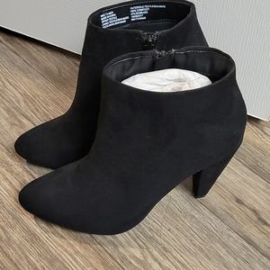 Shoes/ booties